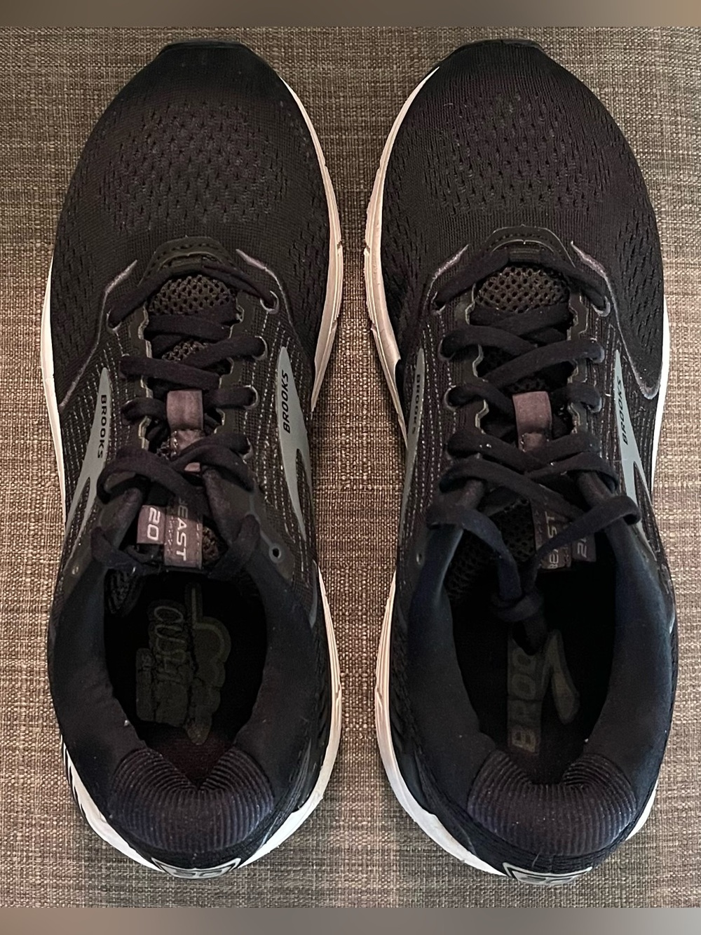 Brooks beast 20 men’s running shoes/black/10D